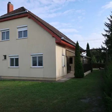 Anna Vendeghaz Balatonfenyves